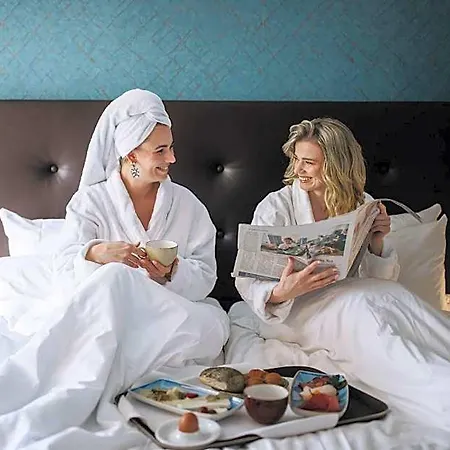 Hotel By Ihg