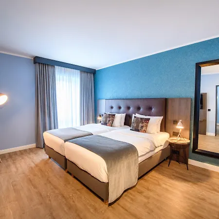 By Ihg 4* ליבק