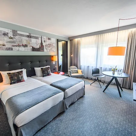 By Ihg מלון